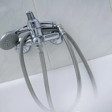 Tropical 2* موتريل